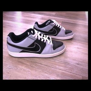 Nike Backboard 2’s